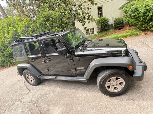 Used 2017 Jeep Wrangler Unlimited Sport w/ Connectivity Group AWD/4WD image 15