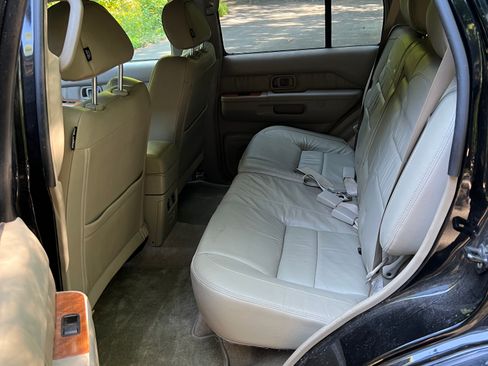 Used 2003 INFINITI QX4 4WD w/ Heated Seats Pkg image 8