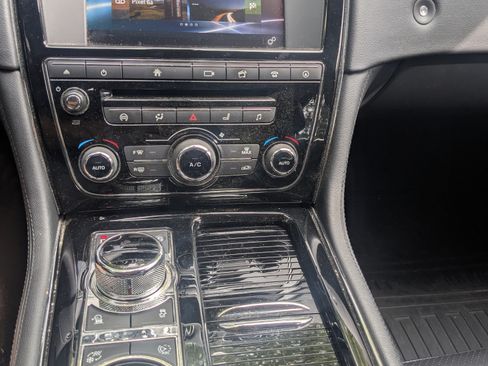 Used 2016 Jaguar XJ Supercharged image 20