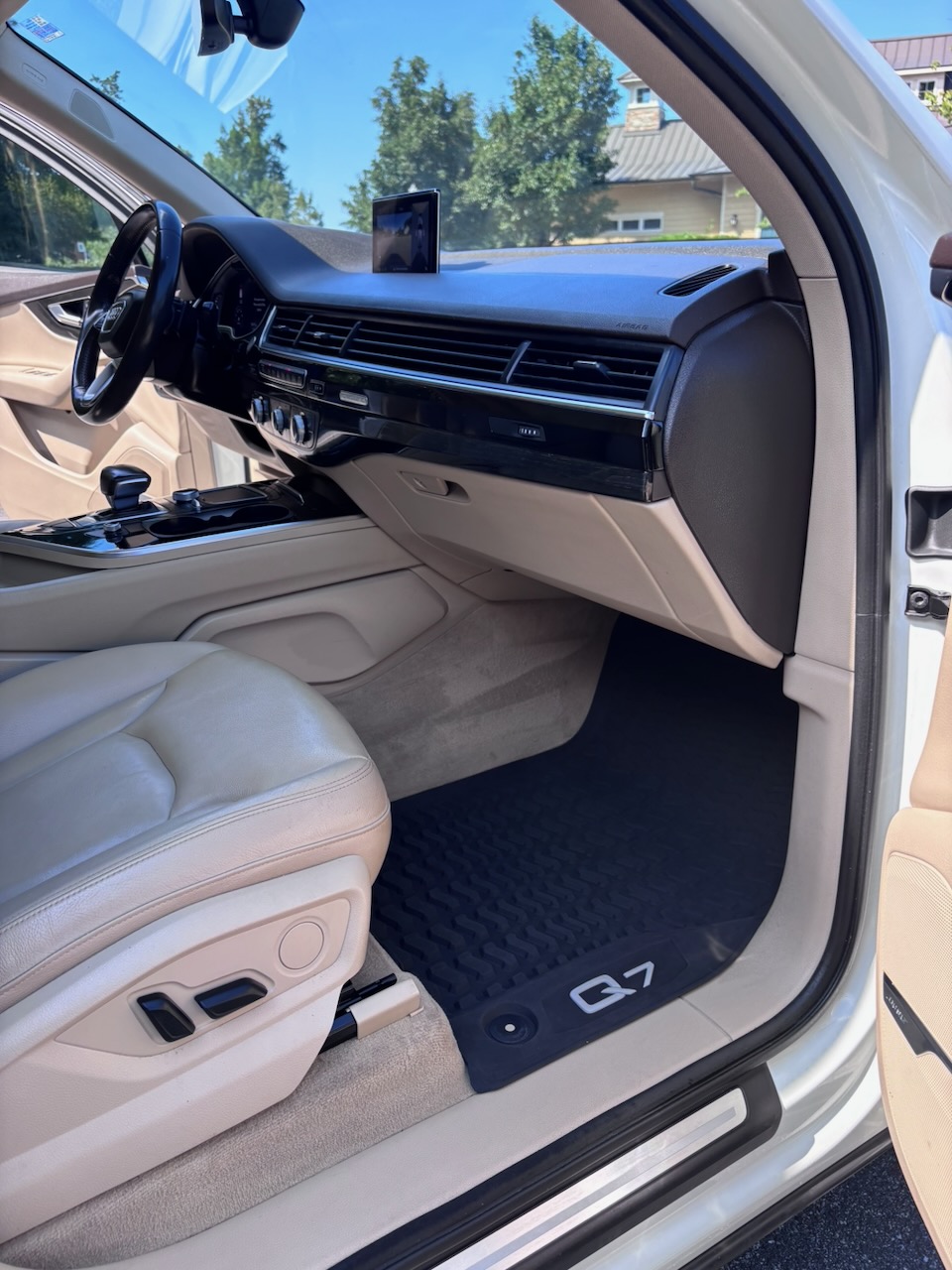 Used 2019 Audi Q7 3.0T Premium Plus w/ Premium Plus Package AWD/4WD image 12