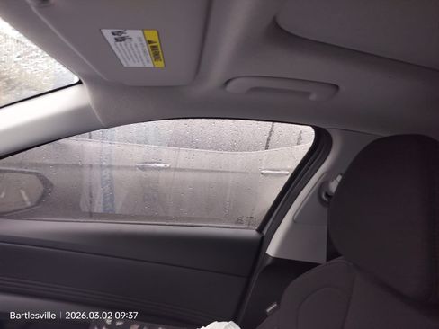 Used 2025 Hyundai Elantra SEL image 8