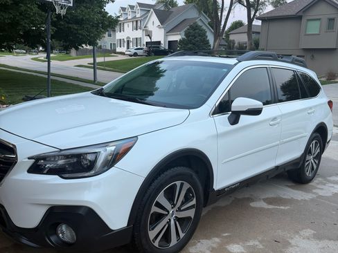 Used 2019 Subaru Outback 2.5i Limited AWD/4WD image 1