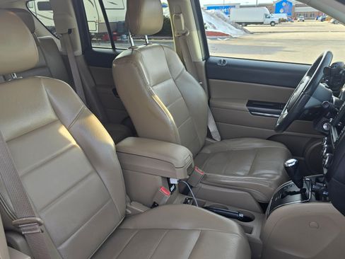 Used 2011 Jeep Compass Limited w/ Sun/Sound Group image 11