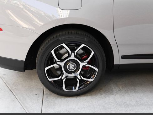 Used 2024 Rolls-Royce Cullinan Black Badge w/ Driver's Package image 13