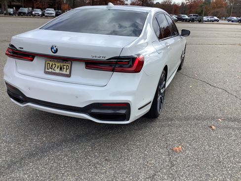 Used 2020 BMW 750i xDrive w/ Autobahn Package image 9