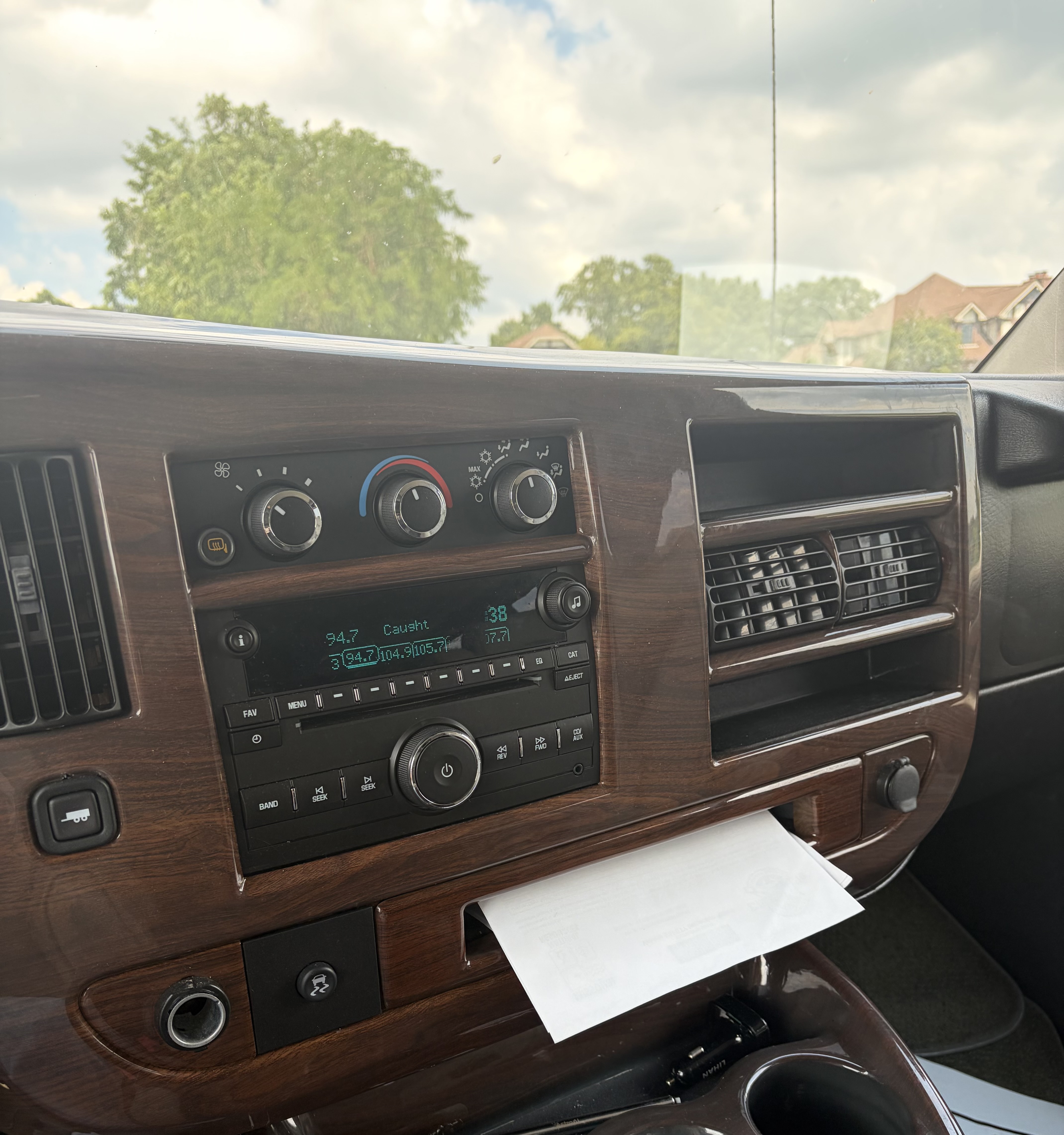 Used 2009 GMC Savana 1500 AWD w/ Preferred Equipment Group image 10