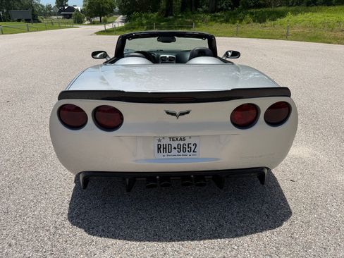 Used 2006 Chevrolet Corvette Convertible w/ Preferred Equipment Group RWD image 5