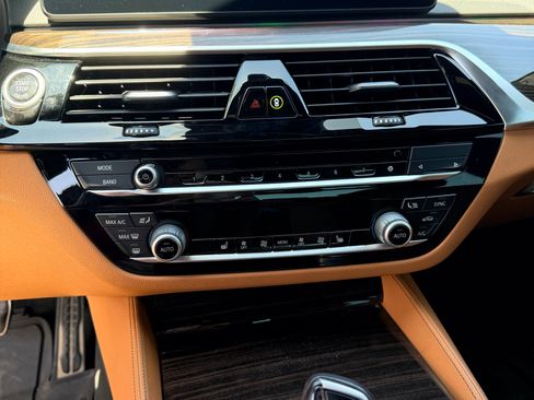 Used 2022 BMW 540i w/ M Sport Package RWD image 13
