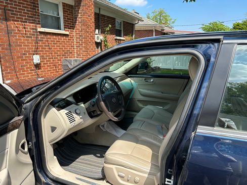 Used 2008 Cadillac DTS FWD image 2