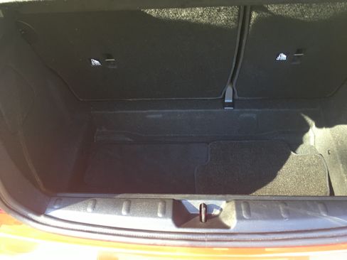 Used 2019 MINI Cooper 2-Door Hardtop w/ Signature Upholstery Package image 14