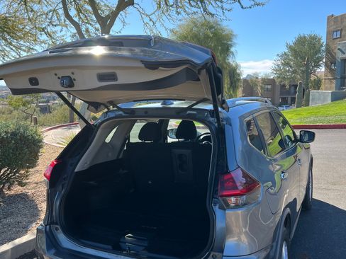 Used 2019 Nissan Rogue SV image 13