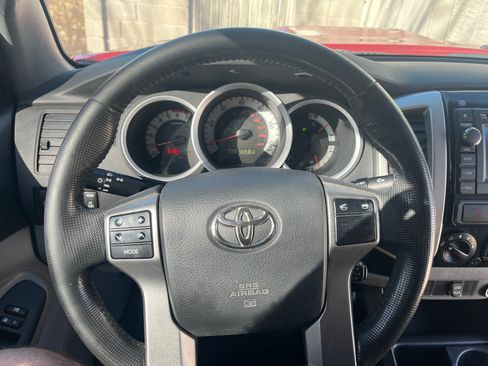 Used 2013 Toyota Tacoma Pickup 4D 6 ft image 11