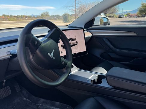 Used 2022 Tesla Model 3 Long Range image 13
