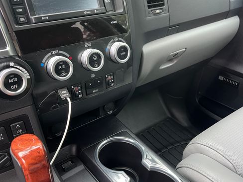 Used 2019 Toyota Sequoia Platinum AWD/4WD image 9