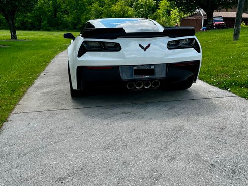 Used 2018 Chevrolet Corvette Z06 RWD image 8