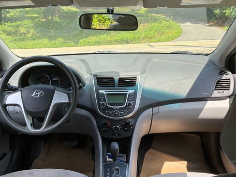 Used 2012 Hyundai Accent GLS FWD image 6