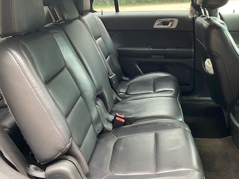 Used 2011 Ford Explorer XLT w/ 202A Rapid Spec Order Code FWD image 5