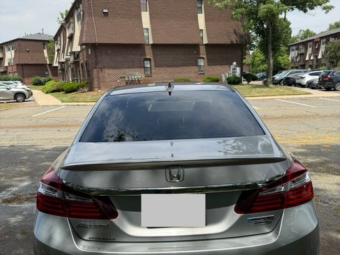 Used 2017 Honda Accord Touring image 27
