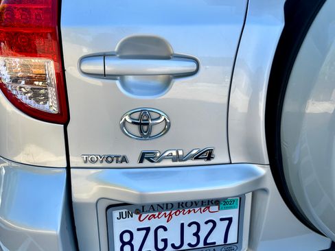 Used 2007 Toyota RAV4 2WD image 9