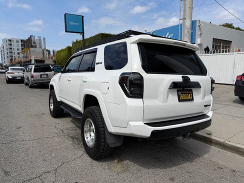 Used 2018 Toyota 4Runner TRD Off-Road Premium AWD/4WD image 5
