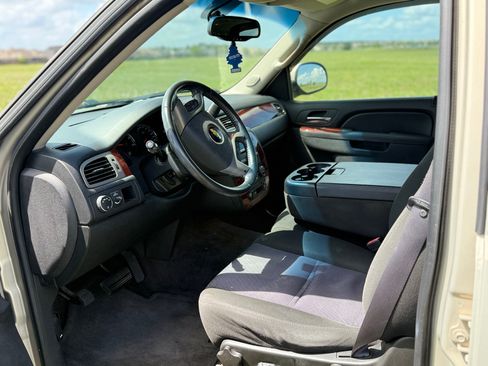 Used 2011 Chevrolet Tahoe LS image 18
