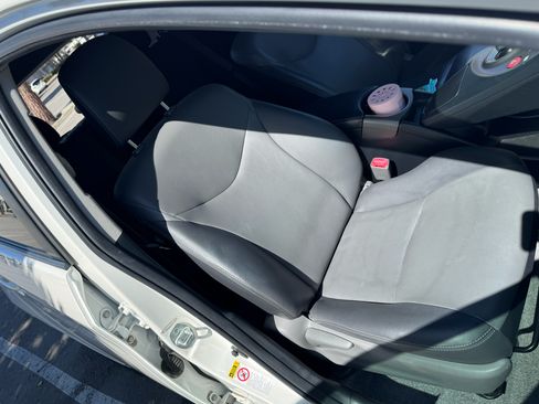 Used 2013 Toyota Prius Four image 13