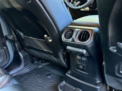 Used 2024 Jeep Wrangler Unlimited Rubicon AWD/4WD image 26