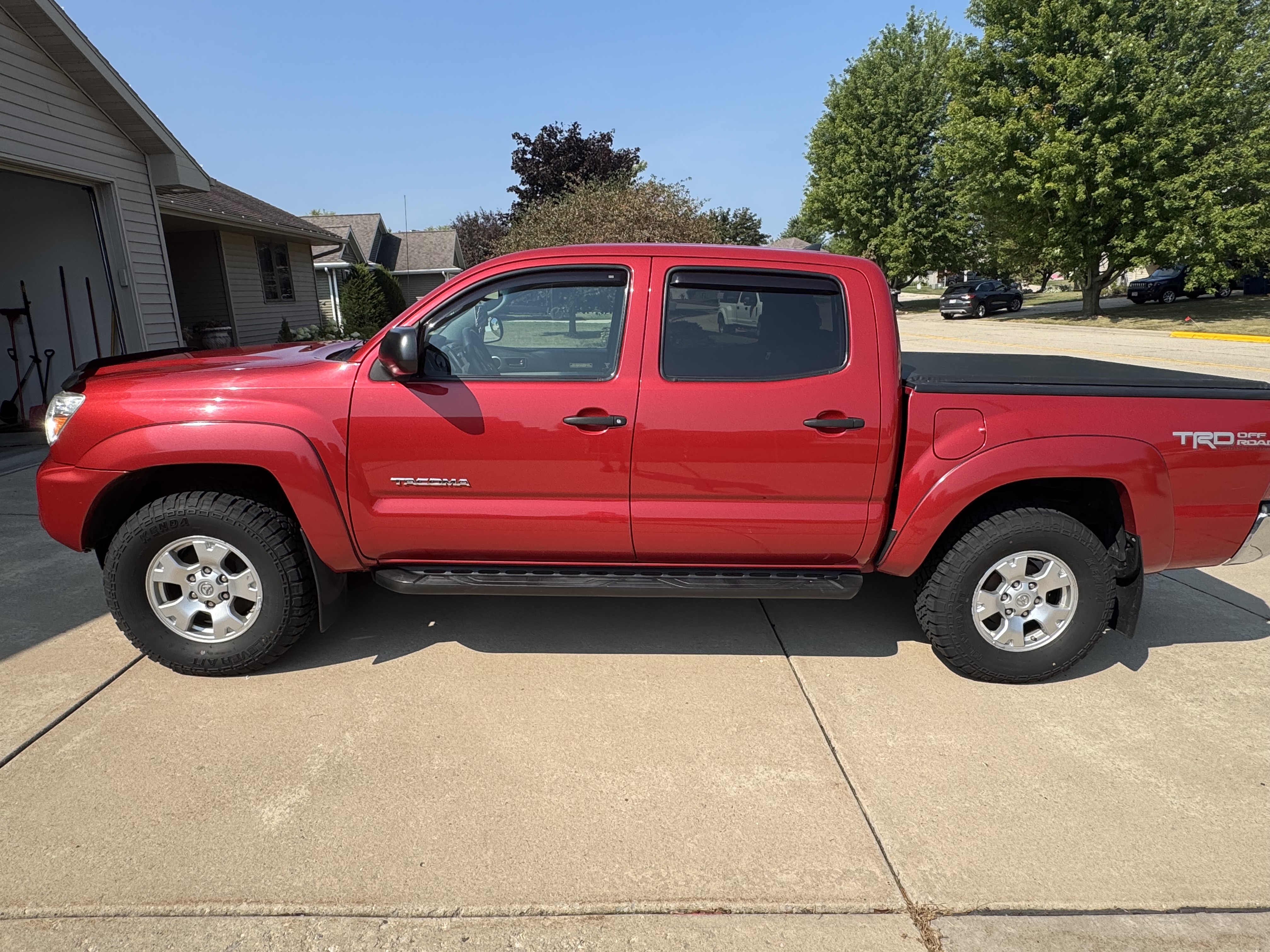 Used 2013 Toyota Tacoma 4x4 Double Cab w/ TRD Off-Road Pkg image 4