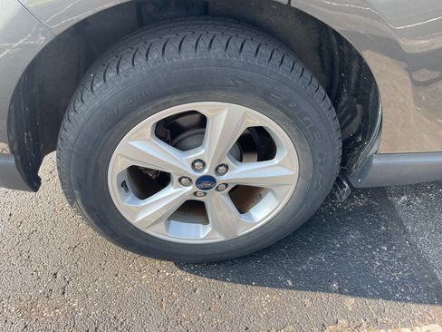 Used 2019 Ford Edge SE image 11