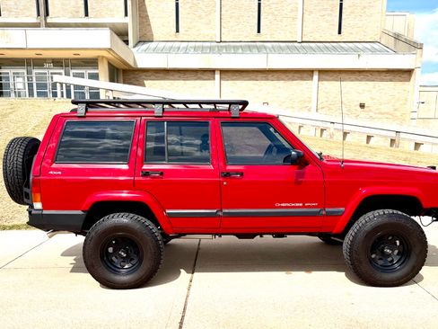 Used 2001 Jeep Cherokee Sport image 1