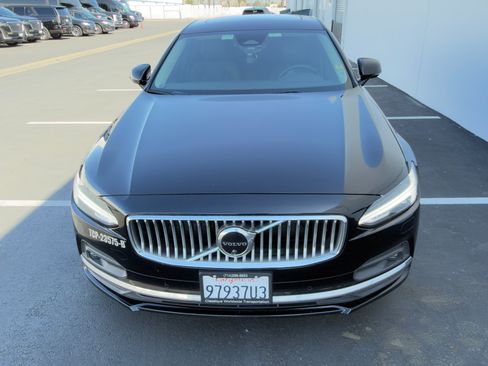 Used 2023 Volvo S90 B6 Plus image 1