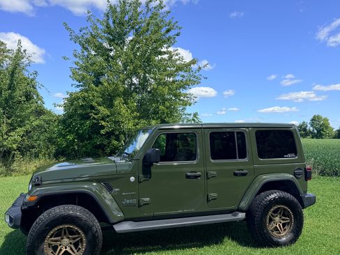 Used 2021 Jeep Wrangler Unlimited Sahara w/ Uconnect 4C Nav & Sound Group AWD/4WD image 4