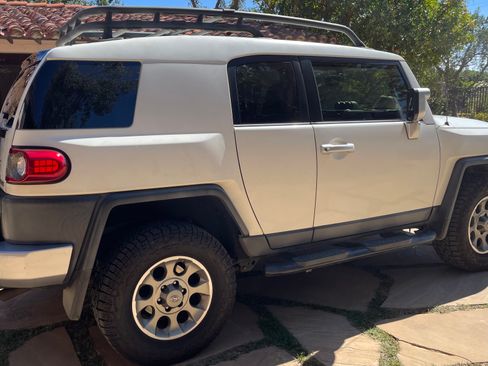 Used 2013 Toyota FJ Cruiser Sport Utility 2D w/ Upgrade Pkg image 13