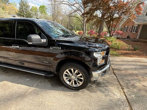 Used 2017 Ford F150 XLT w/ Equipment Group 302A Luxury image 6