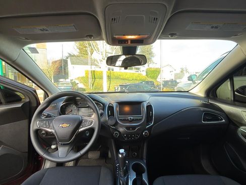 Used 2016 Chevrolet Cruze LT image 11