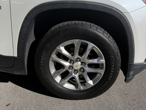 Used 2018 Chevrolet Traverse LT image 5