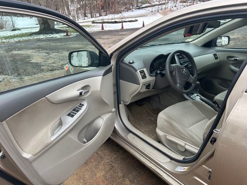 Used 2010 Toyota Corolla image 5