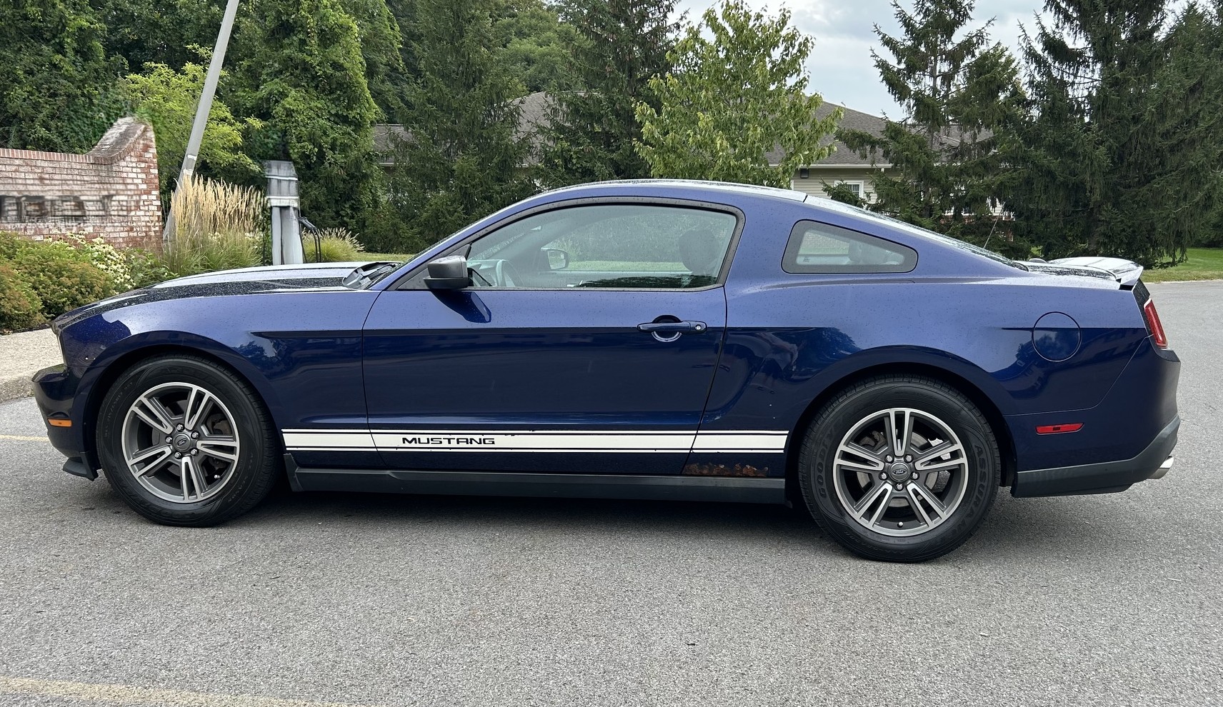 Used 2012 Ford Mustang Premium RWD image 23