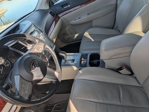 Used 2010 Subaru Outback 3.6R Limited w/ Popular Equipment Group 2A image 12