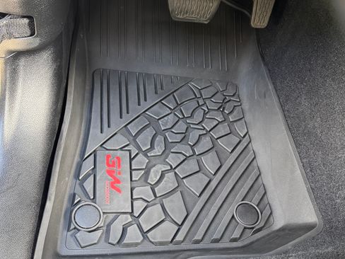 Used 2018 Jeep Wrangler Unlimited Sport S image 19