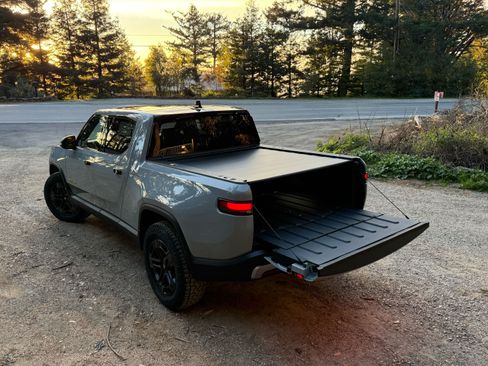 Used 2022 Rivian R1T Adventure image 11