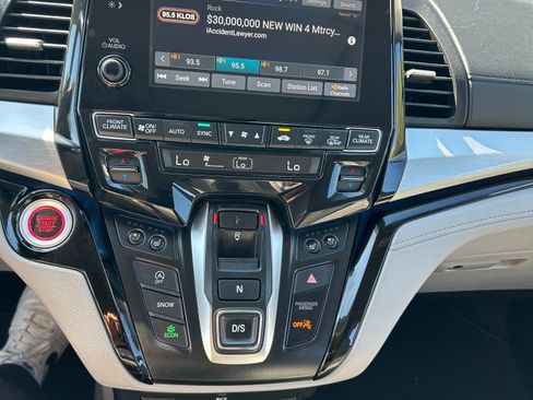 Used 2019 Honda Odyssey Elite image 12