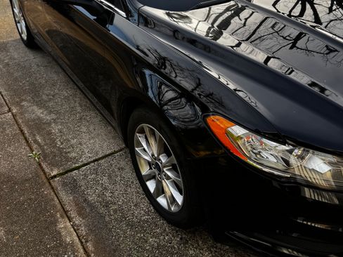 Used 2017 Ford Fusion SE image 4