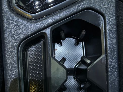 Used 2022 Volkswagen Tiguan SE R-Line image 17