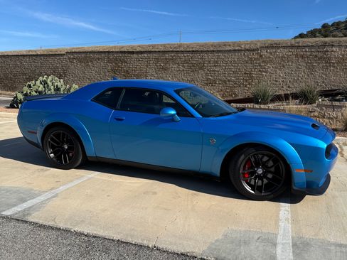 Used 2023 Dodge Challenger SRT Hellcat w/ Driver Convenience Group RWD image 4