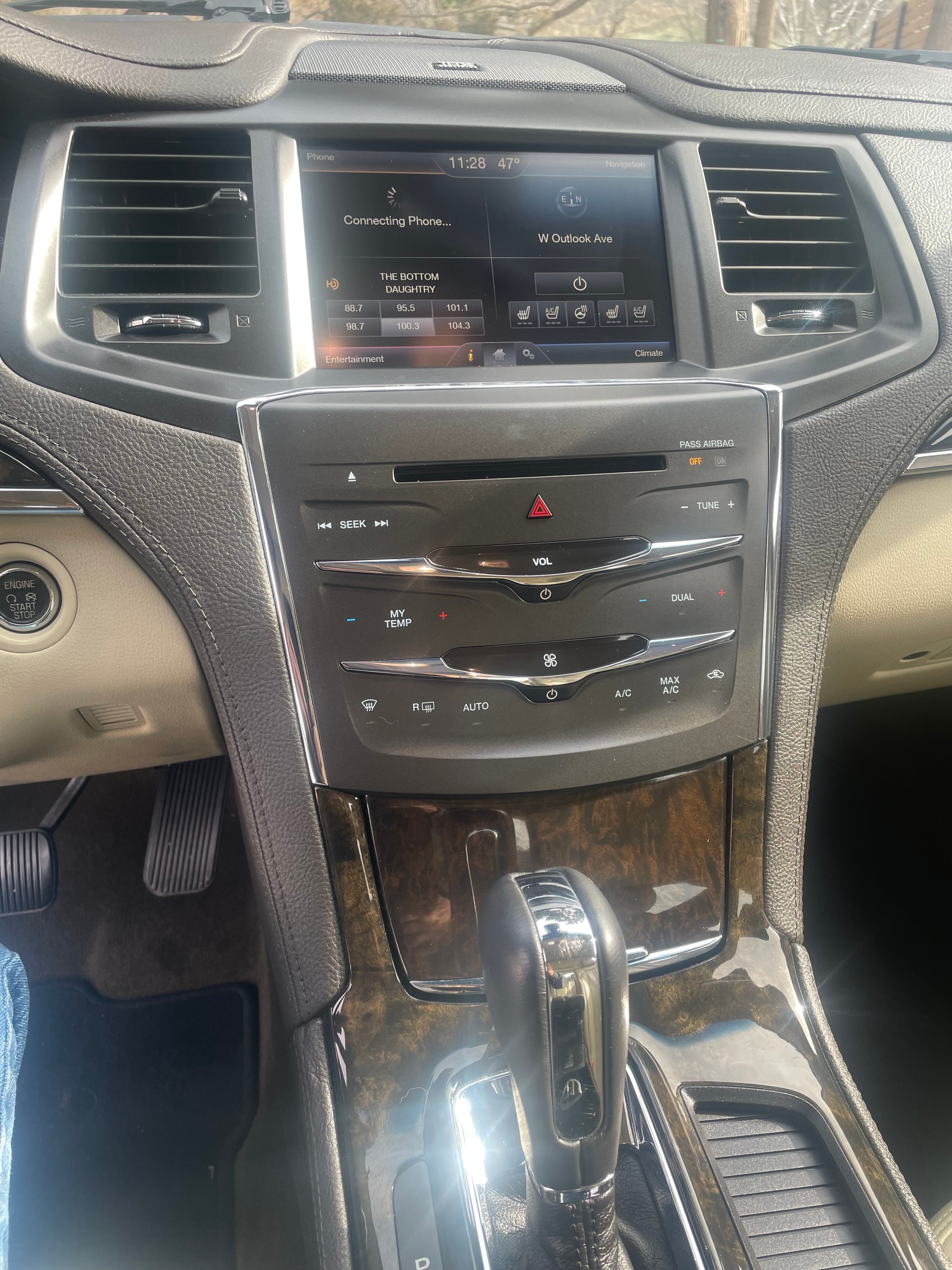 Used 2014 Lincoln MKS AWD w/ Equipment Group 101A image 5