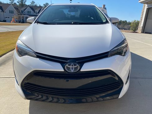 Used 2018 Toyota Corolla LE image 4