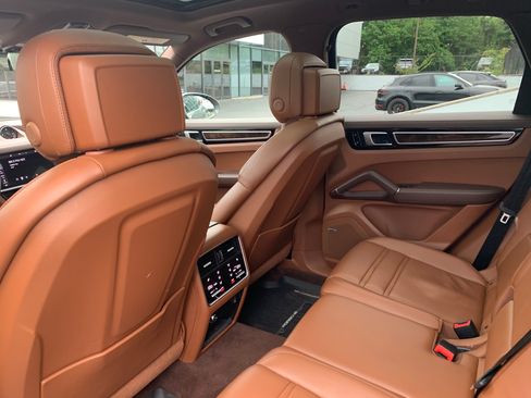 Used 2019 Porsche Cayenne S image 6