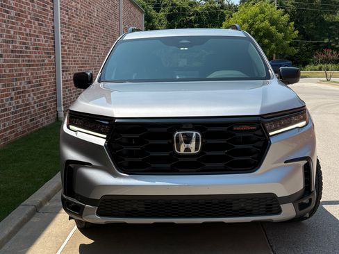 Used 2025 Honda Pilot TrailSport image 4