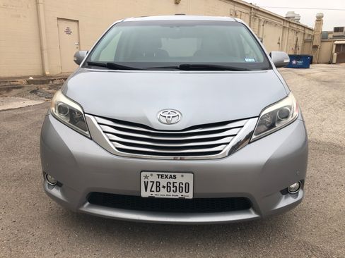 Used 2016 Toyota Sienna Limited Premium image 9